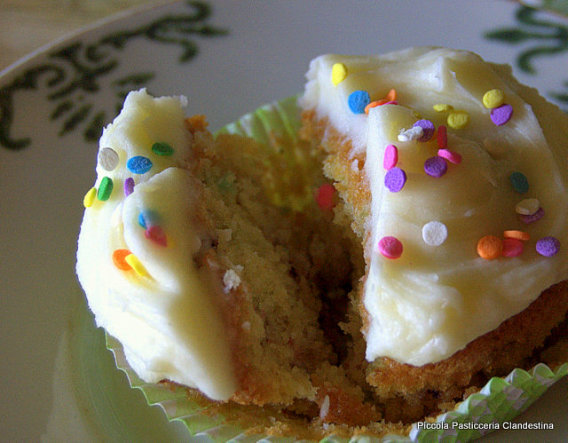 1-funfetti cupcakes 020